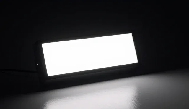 服务器在官网建设中的多场景应用与运维优化